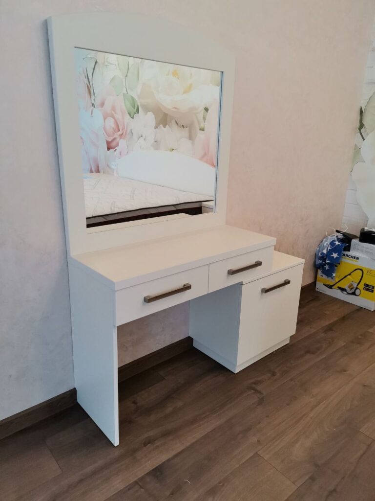 Комплект мебели в белом матовом цвете в спальню 1